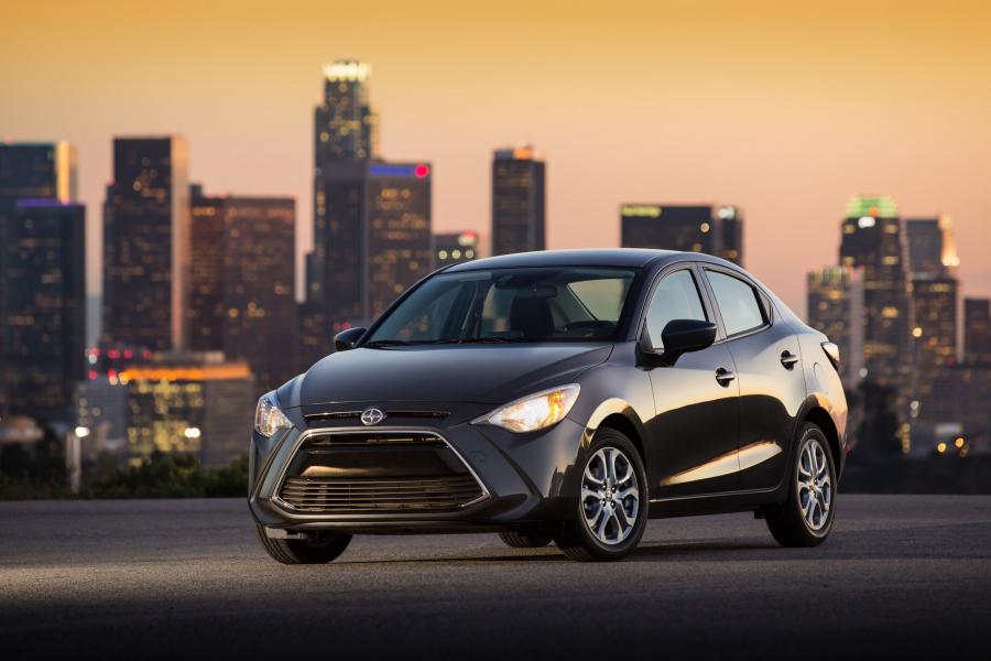  Scion iA 2015 года  (фото 2 из 31)